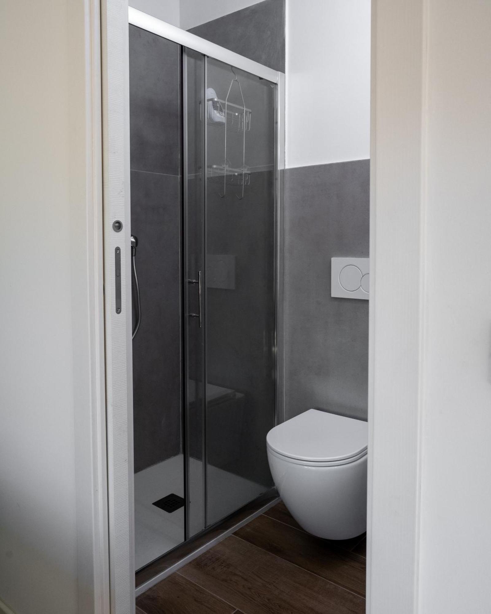 Casa Enea-camera Matrimoniale Con Bagno Privato-appartamento Condiviso Con Host * Florenz